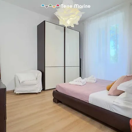Adel, Terre Marine
