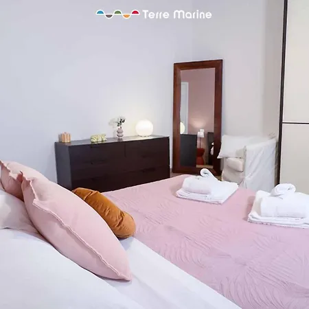 Adel, Terre Marine *